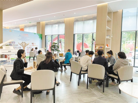 樓盤促銷活動吸引了不少消費者的目光。