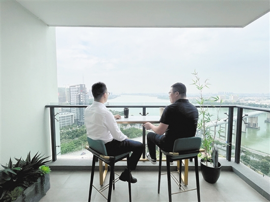 今年以來(lái)，江景房備受青睞。