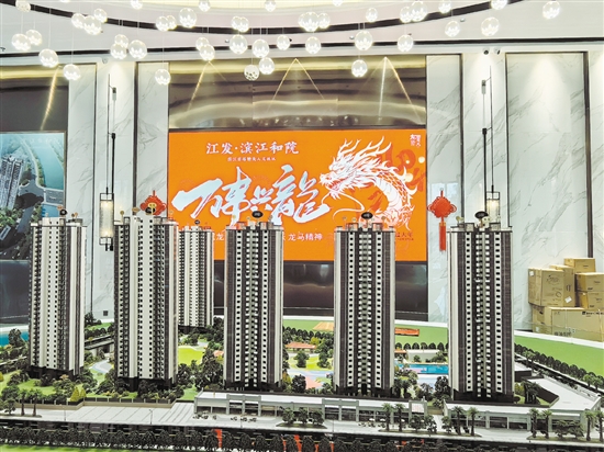 各大樓盤新春氣氛濃郁。