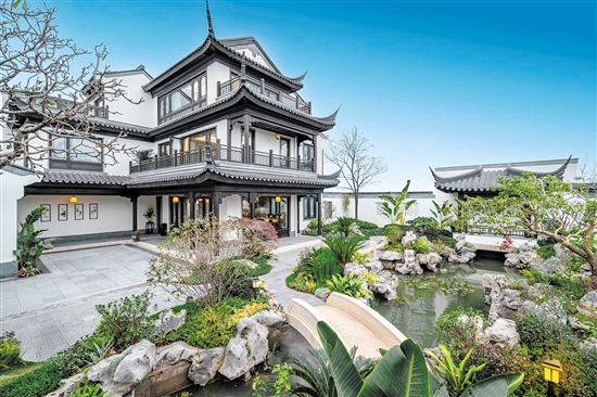 綠城濱江·潮聞東方合院實現(xiàn)了院落與自然巧妙融合。