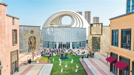 灣區(qū)之眼是江門鐵建城潮流商街的啟動(dòng)區(qū)。