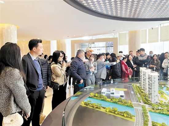 僑胞購(gòu)房熱拉高本地樓盤成交量。