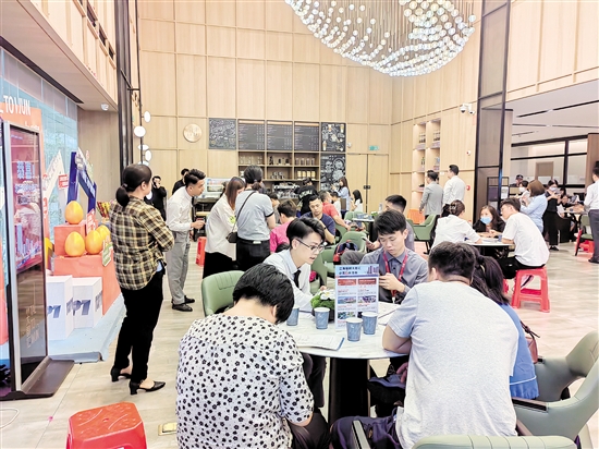 “五一”期間，不少樓盤人氣十足。