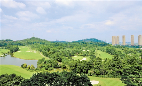 江發(fā)·翡翠觀瀾項目環(huán)境優(yōu)美，吸引了許多攝影愛好者。