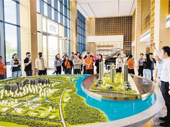 10月，不少樓盤迎來購房熱潮。