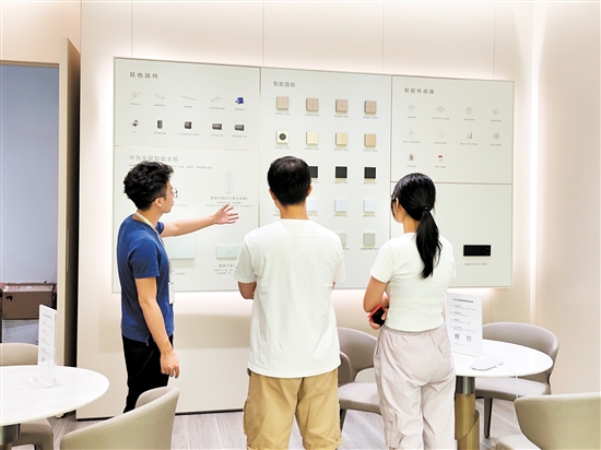 智能家居產(chǎn)品吸引消費者目光。