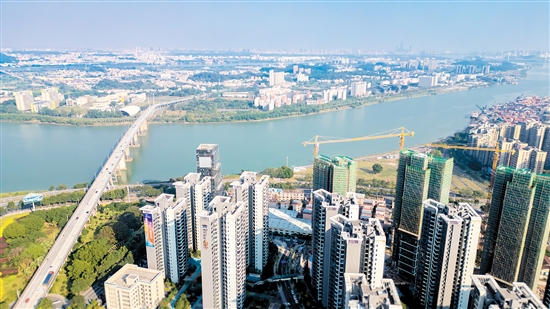 過去一年，不少樓盤紛紛推出江景房，備受歡迎。