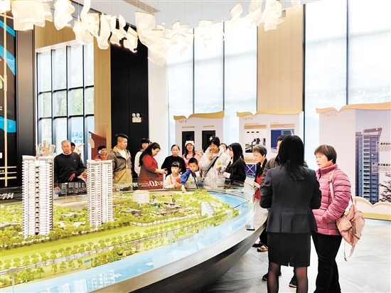 春節(jié)期間我市多個(gè)樓盤人氣很旺。