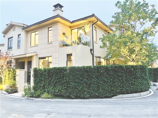 低層住宅產(chǎn)品通常具備獨立庭院等不可復制的居住體驗。