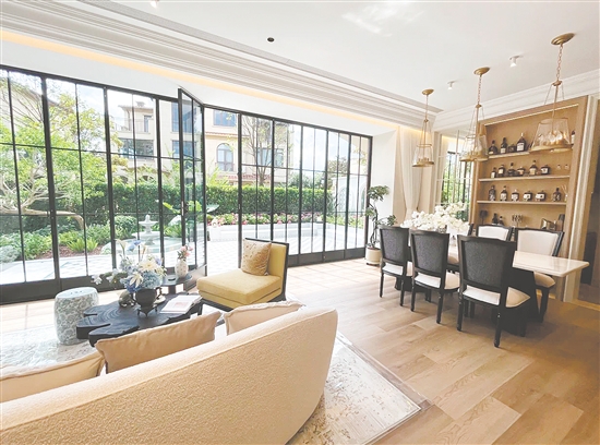 江門保利西海岸加推的別墅戶型吸引購房者的目光。