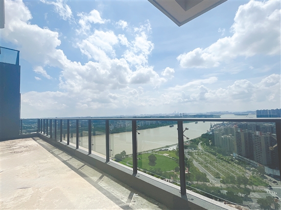 部分在售復(fù)式產(chǎn)品擁有江景資源，稀缺性強(qiáng)。