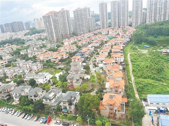 目前市區(qū)不少樓盤(pán)有二手別墅出售。