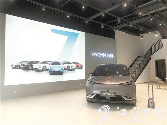 合創(chuàng)汽車(chē)江門(mén)萬(wàn)達(dá)體驗(yàn)中心正式試業(yè)。