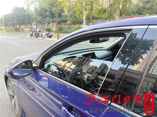 如果需要長時(shí)間開啟汽車暖風(fēng)，最好讓車窗留一點(diǎn)縫隙。