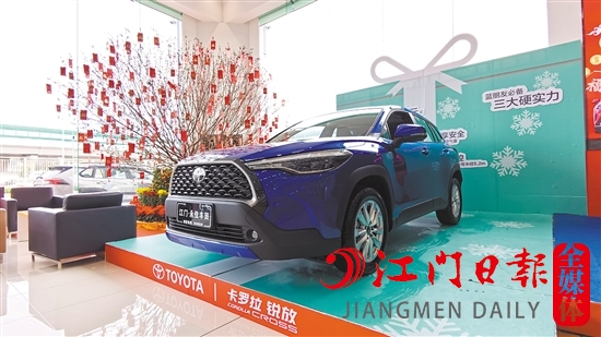 卡羅拉銳放外觀時尚運動。