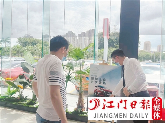 購(gòu)置稅減征政策吸引消費(fèi)者目光。