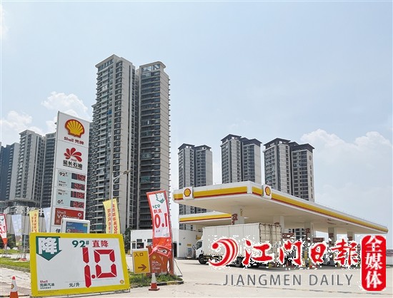 不少加油站都推出了加油優(yōu)惠。