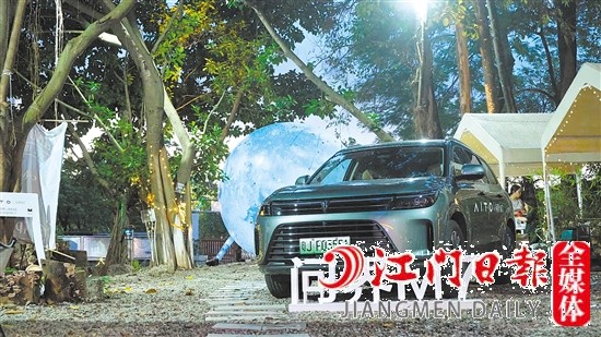 問界M7外觀時尚大氣。