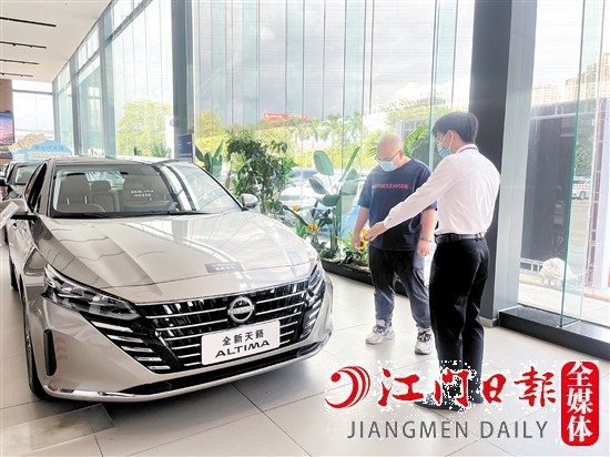 要盡早提到新車，享受乘用車消費(fèi)補(bǔ)貼，建議消費(fèi)者購車時盡量選擇現(xiàn)車。