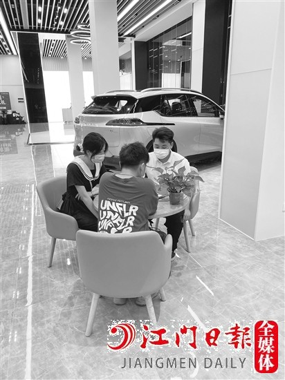 消費者在購車時，應(yīng)要求經(jīng)營者對車輛作出真實全面的介紹。