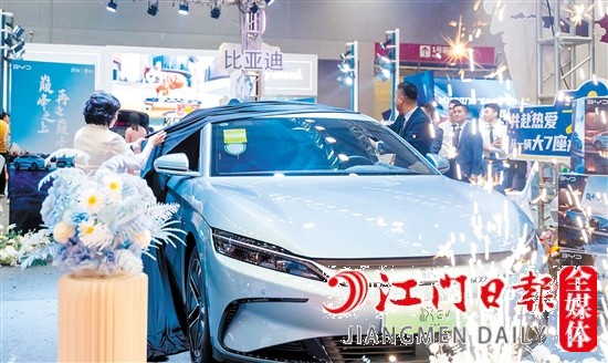 現(xiàn)場亮相的新能源汽車多。