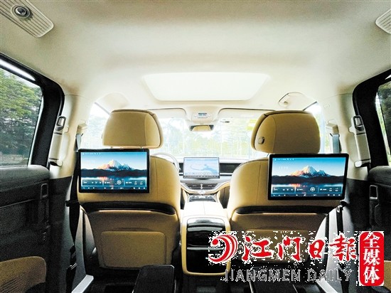 騰勢(shì)D9主打豪華科技感。