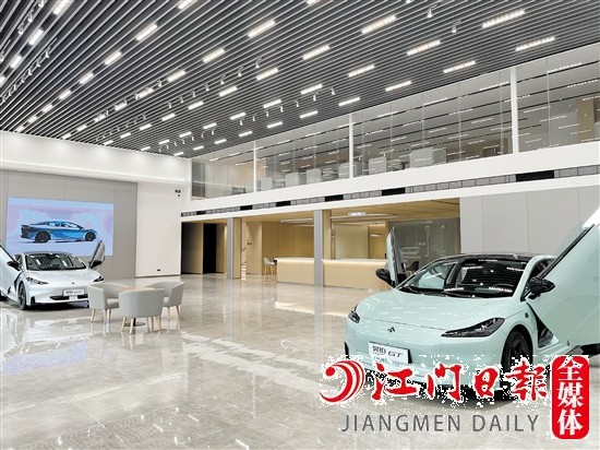 昊鉑中心江門蓬江店展廳寬敞明亮。