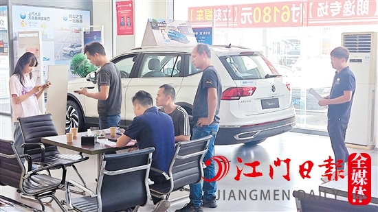 為盡早清理庫存，不少汽車經(jīng)銷商加大優(yōu)惠力度。