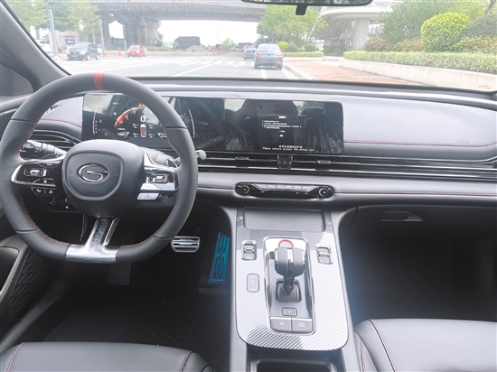 2023款影豹的內(nèi)飾設(shè)計(jì)了分層T形中控臺(tái)，時(shí)尚好看。