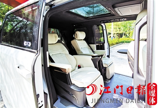 2023款M8宗師內(nèi)飾豪華智能。