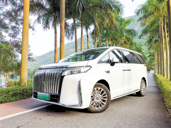 魏牌高山外觀穩(wěn)重大氣。