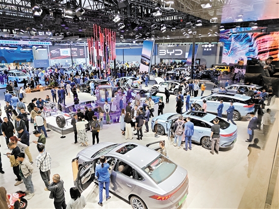 自主品牌展區(qū)人氣旺。