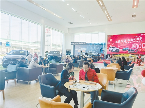 車商積極沖量吸引了許多消費(fèi)者的目光。