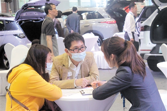 消費(fèi)者在簽訂購車合同時不妨多注意。