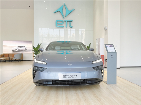 東風(fēng)奕派007的外觀動感前衛(wèi)。