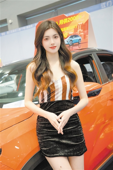 香車美女吸引人目光。