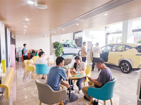 消費者在購車簽訂合同時要多留心。