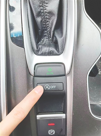 帶有自動啟停功能的車輛在涉水行駛時，需要提前關(guān)閉該功能。