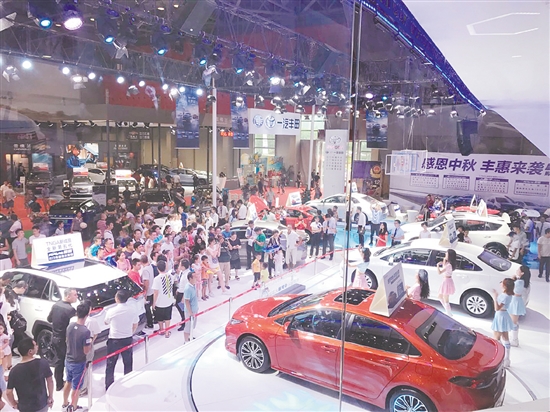 歷屆“五一”車展的人氣都很旺。