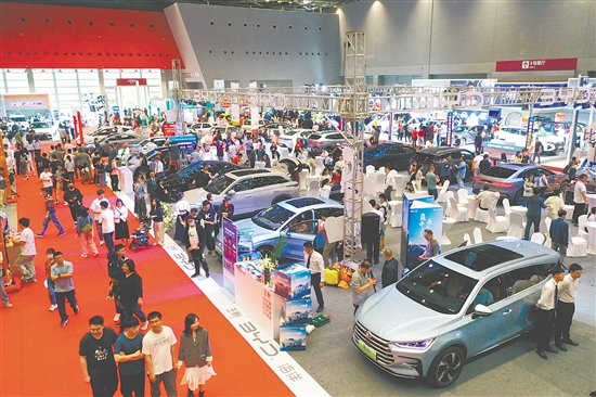 回顧歷屆本報車展，新車、特價車吸引了消費者的目光。